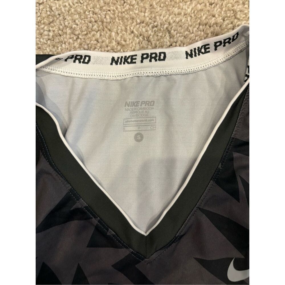 Women’s Nike Small Active Tank Top - Picture 2 of 4